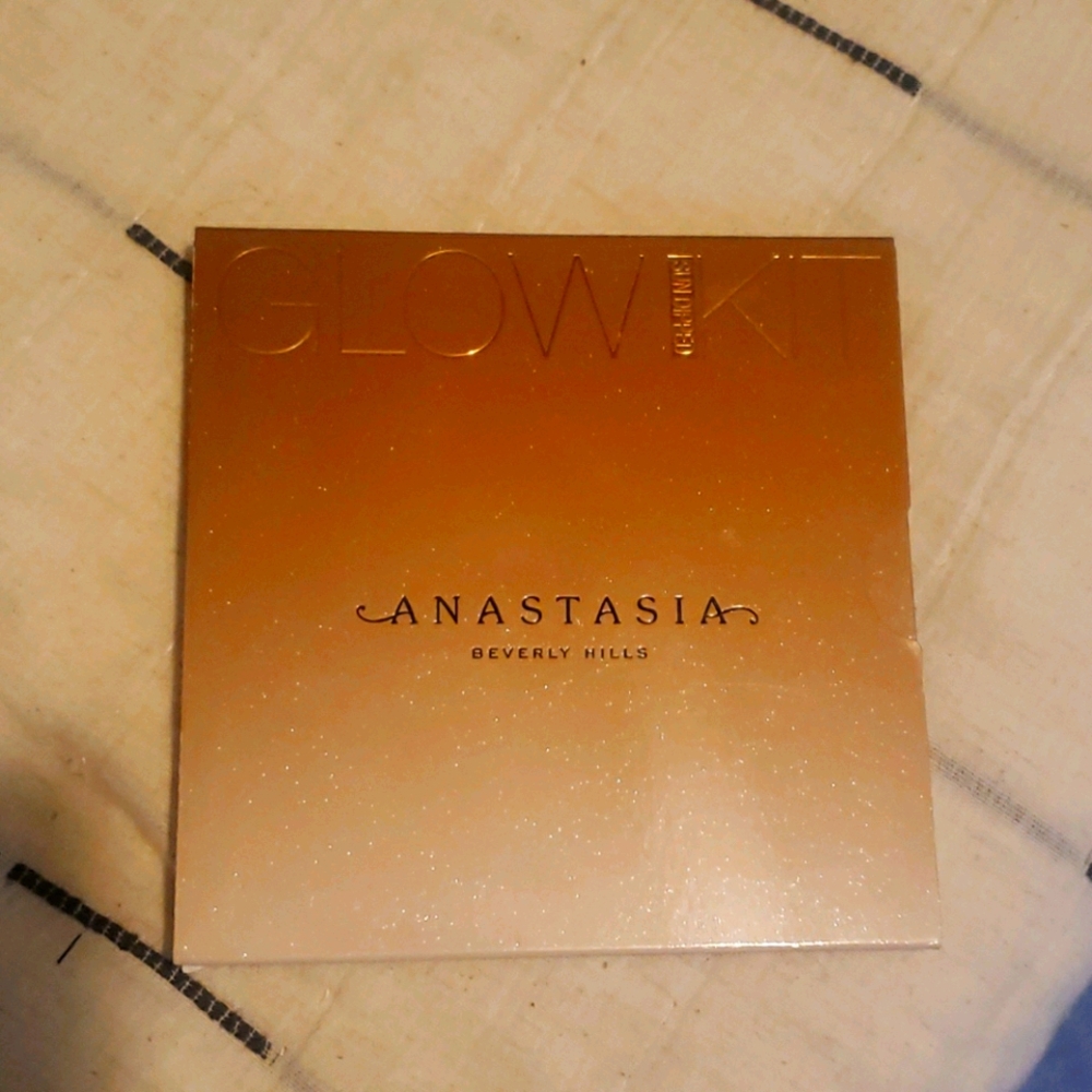 Anastasia Glow kit sun dipped
